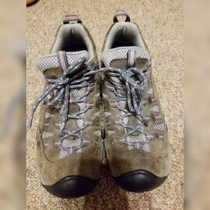 Keen Size 10.5 Women's Hiking Shoes